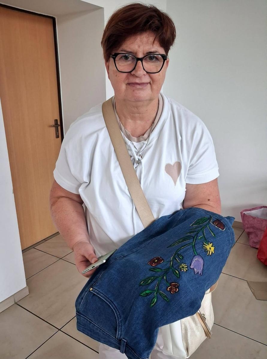 Zdjęcie w galerii na portalu naszwodzislaw.com: Zwykły jeans zamienił się w dzieło sztuki. Kreatywne popołudnie w rydułtowskiej Warsztatowni wiadomości z regionu