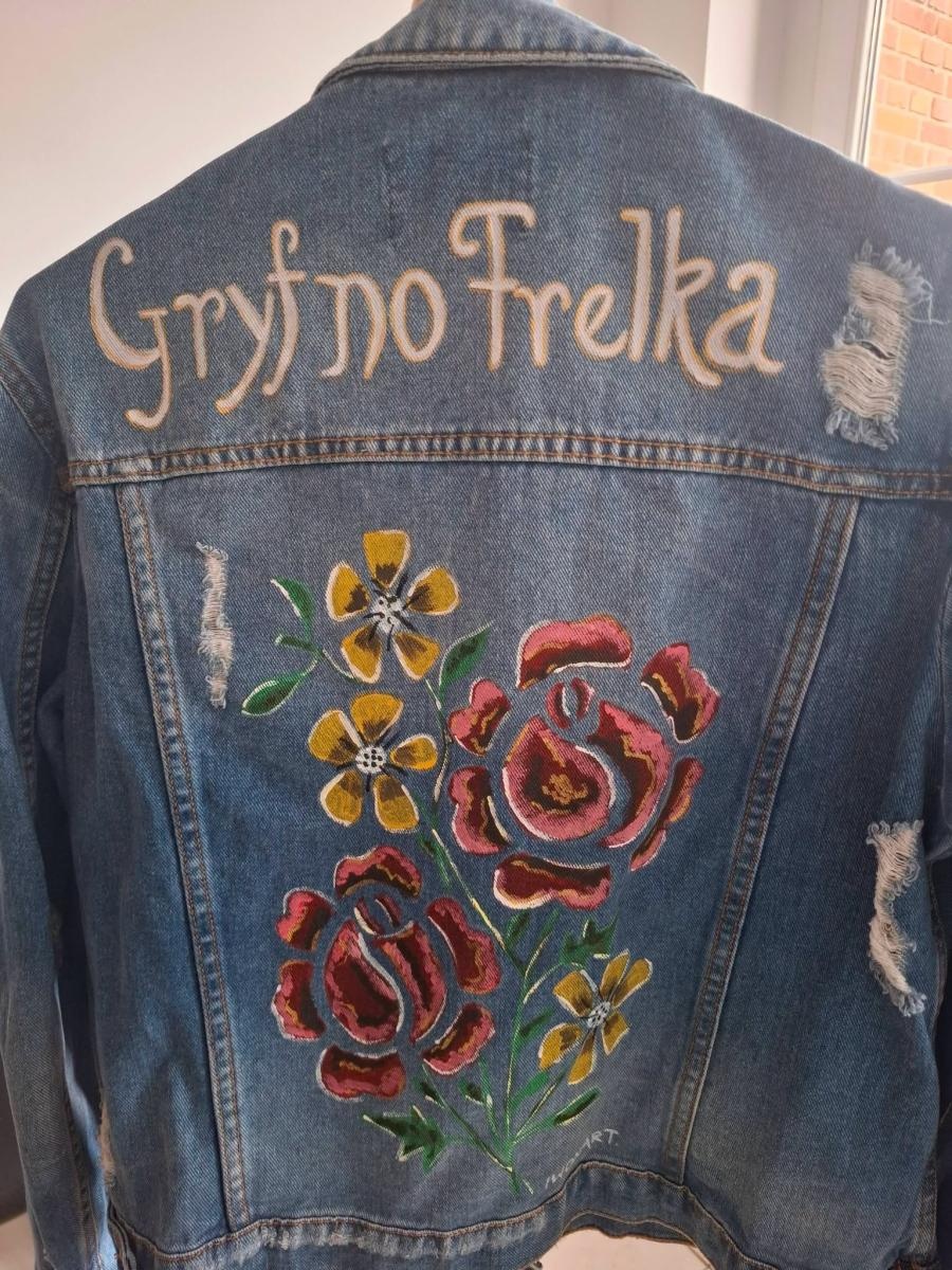 Zdjęcie w galerii na portalu naszwodzislaw.com: Zwykły jeans zamienił się w dzieło sztuki. Kreatywne popołudnie w rydułtowskiej Warsztatowni wiadomości z regionu