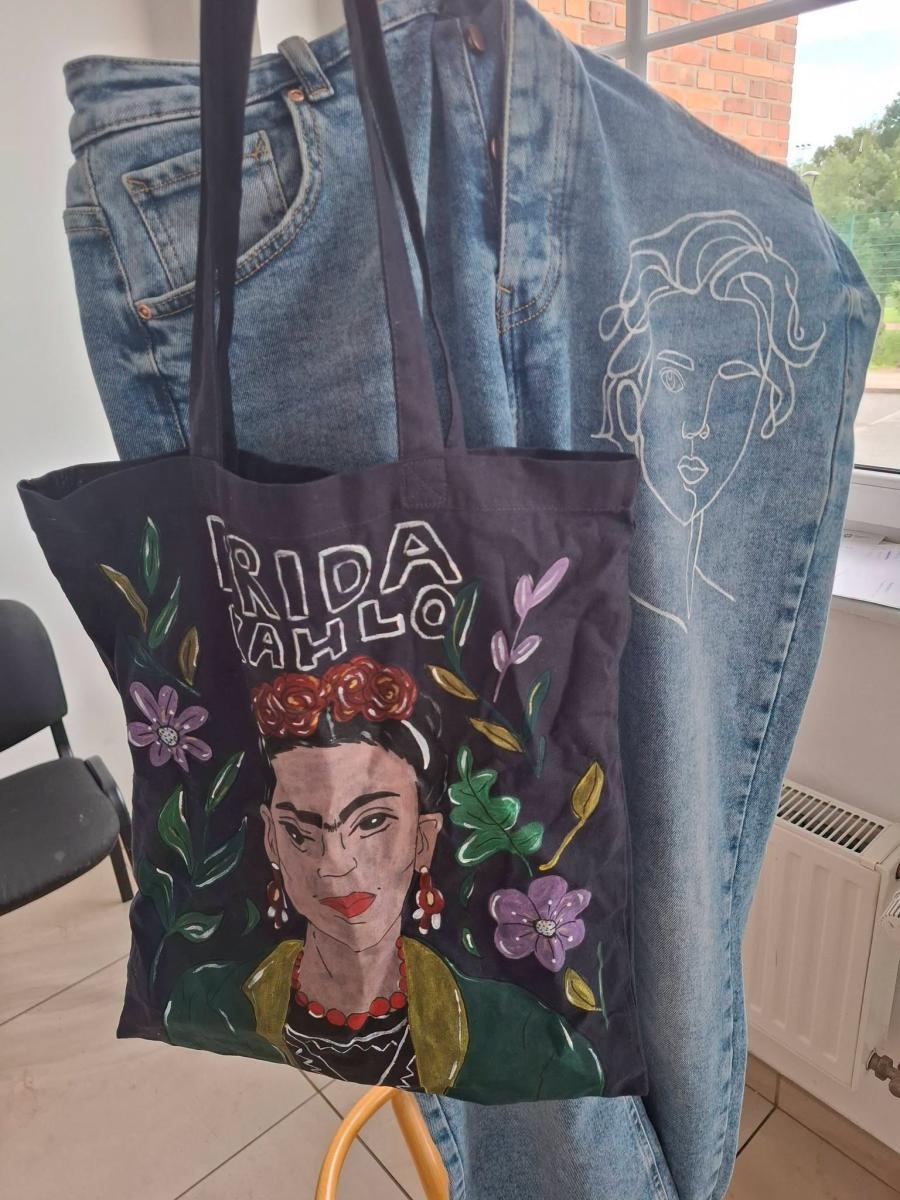 Zdjęcie w galerii na portalu naszwodzislaw.com: Zwykły jeans zamienił się w dzieło sztuki. Kreatywne popołudnie w rydułtowskiej Warsztatowni wiadomości z regionu
