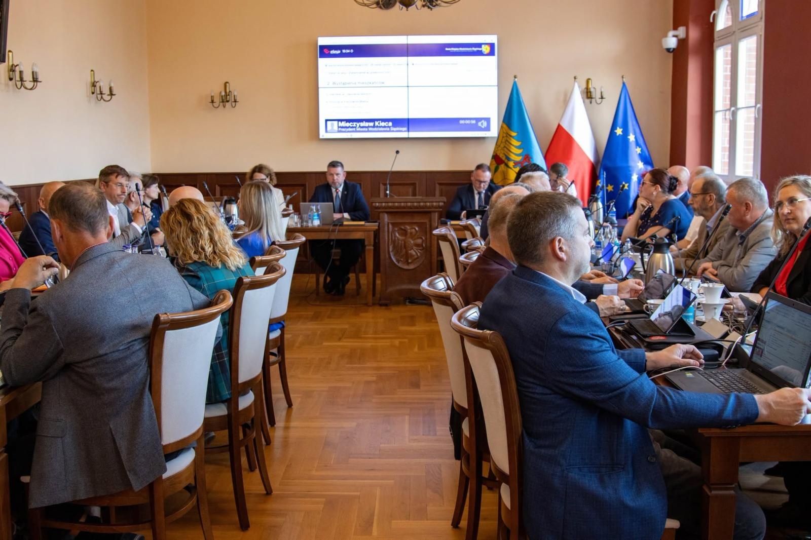 Zdjęcie w galerii na portalu naszwodzislaw.com: Bezrobocie wyższe niż przed rokiem, miasto z nadwyżką budżetową. Ważna sesja Rady Miejskiej wiadomości z regionu