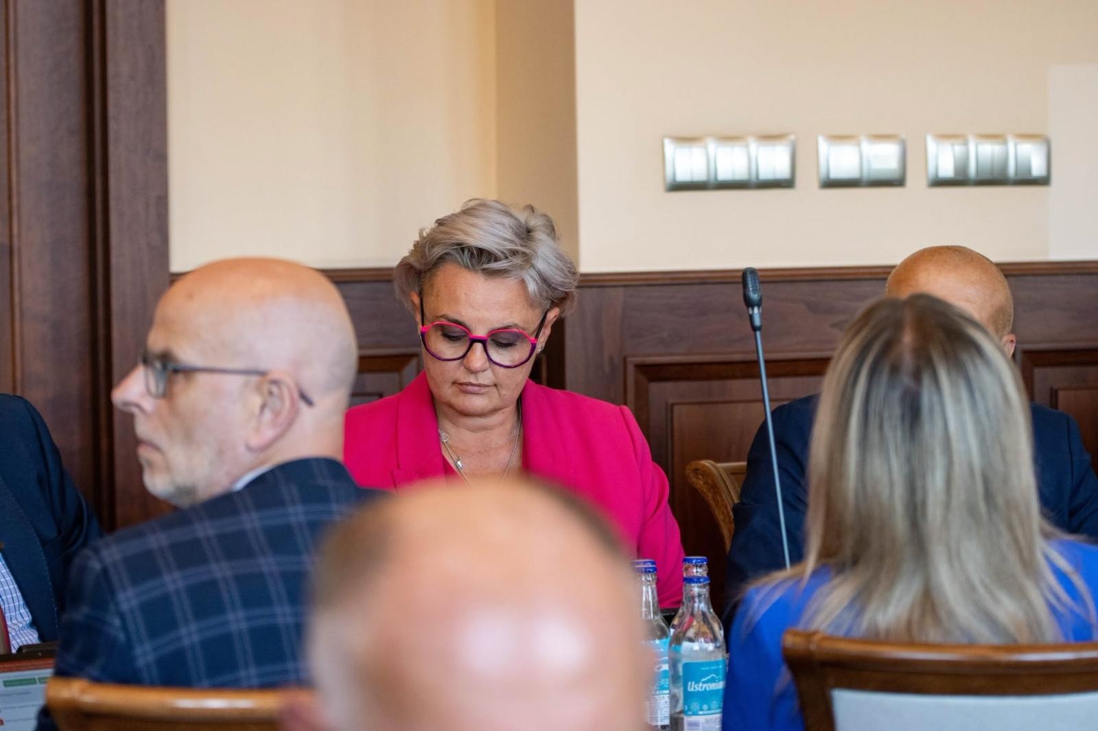 Zdjęcie w galerii na portalu naszwodzislaw.com: Bezrobocie wyższe niż przed rokiem, miasto z nadwyżką budżetową. Ważna sesja Rady Miejskiej wiadomości z regionu