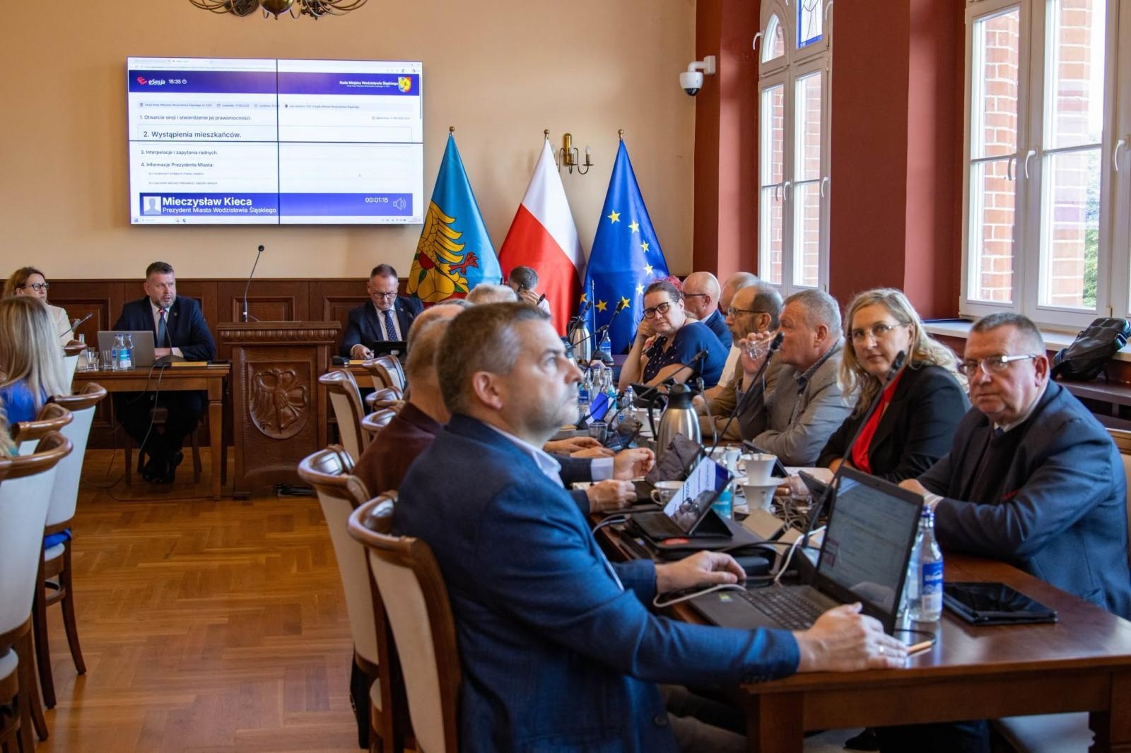 Zdjęcie w galerii na portalu naszwodzislaw.com: Bezrobocie wyższe niż przed rokiem, miasto z nadwyżką budżetową. Ważna sesja Rady Miejskiej wiadomości z regionu