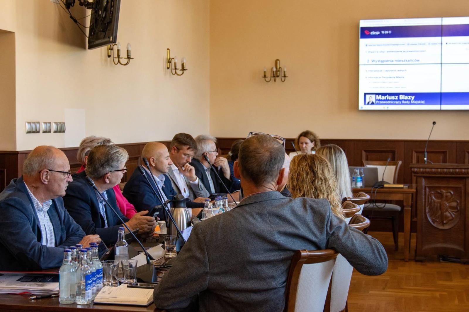Zdjęcie w galerii na portalu naszwodzislaw.com: Bezrobocie wyższe niż przed rokiem, miasto z nadwyżką budżetową. Ważna sesja Rady Miejskiej wiadomości z regionu