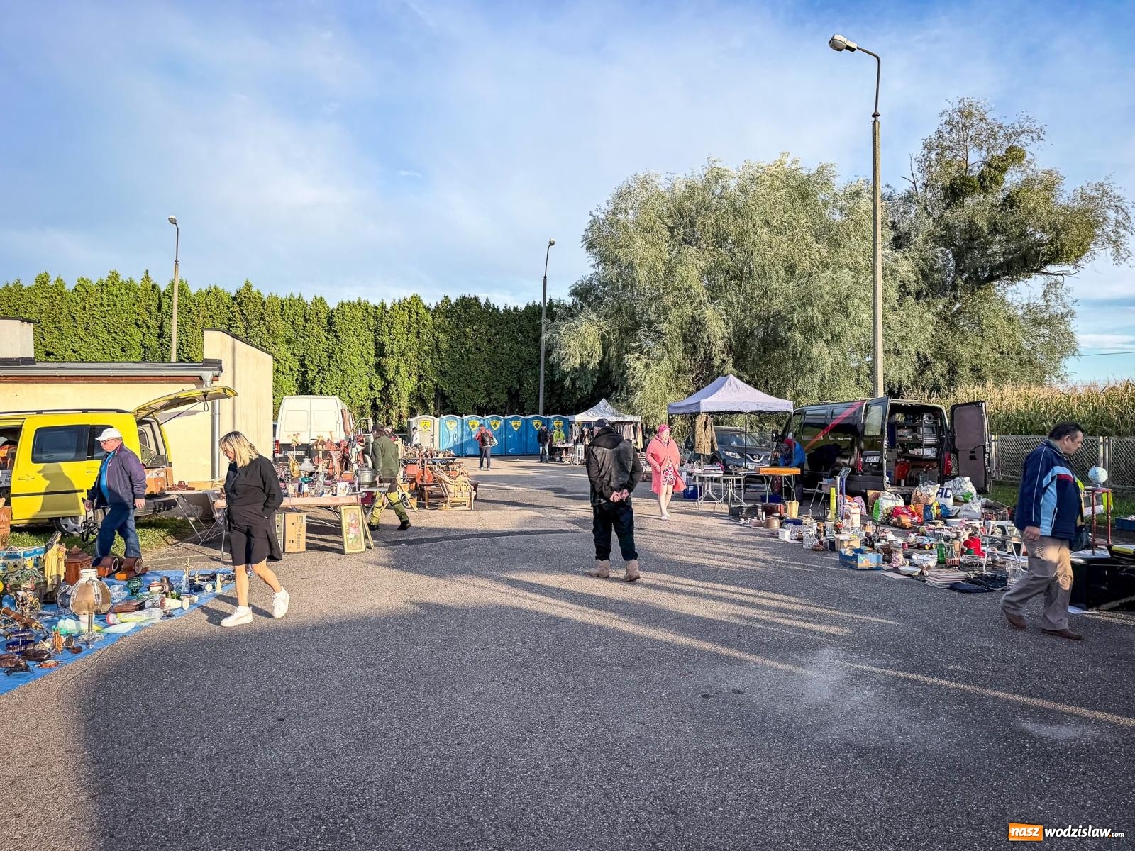 Zdjęcie w galerii na portalu naszwodzislaw.com: Jarmark na granicy w Chałupkach. Sprzedawcy zjechali z całego regionu [FOTO i WIDEO] wiadomości z regionu