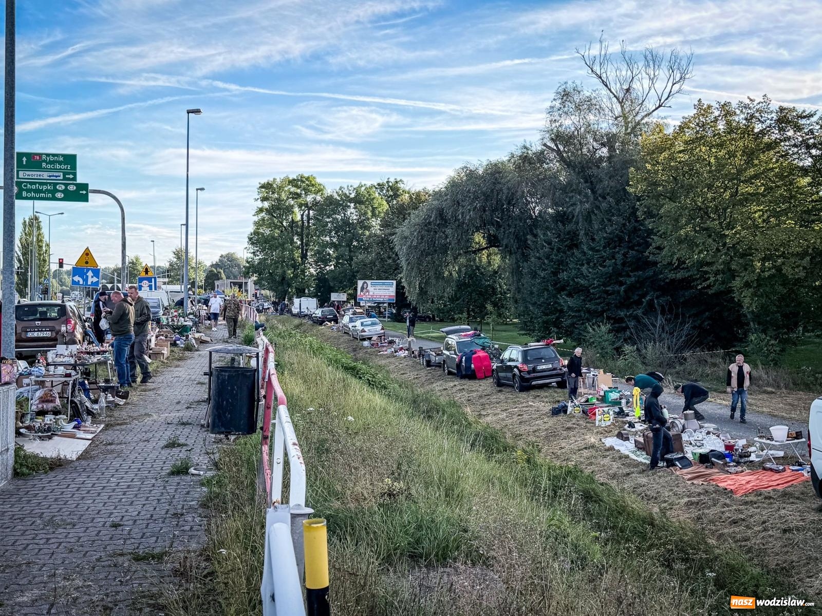 Zdjęcie w galerii na portalu naszwodzislaw.com: Jarmark na granicy w Chałupkach. Sprzedawcy zjechali z całego regionu [FOTO i WIDEO] wiadomości z regionu