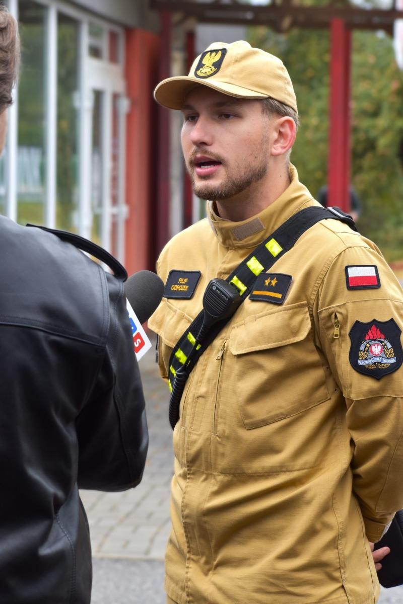 Zdjęcie w galerii na portalu naszwodzislaw.com: Kierowcy zatrzymywani przy ul. Jastrzębskiej. Była pierwsza pomoc, AED i alkogogle wiadomości z regionu