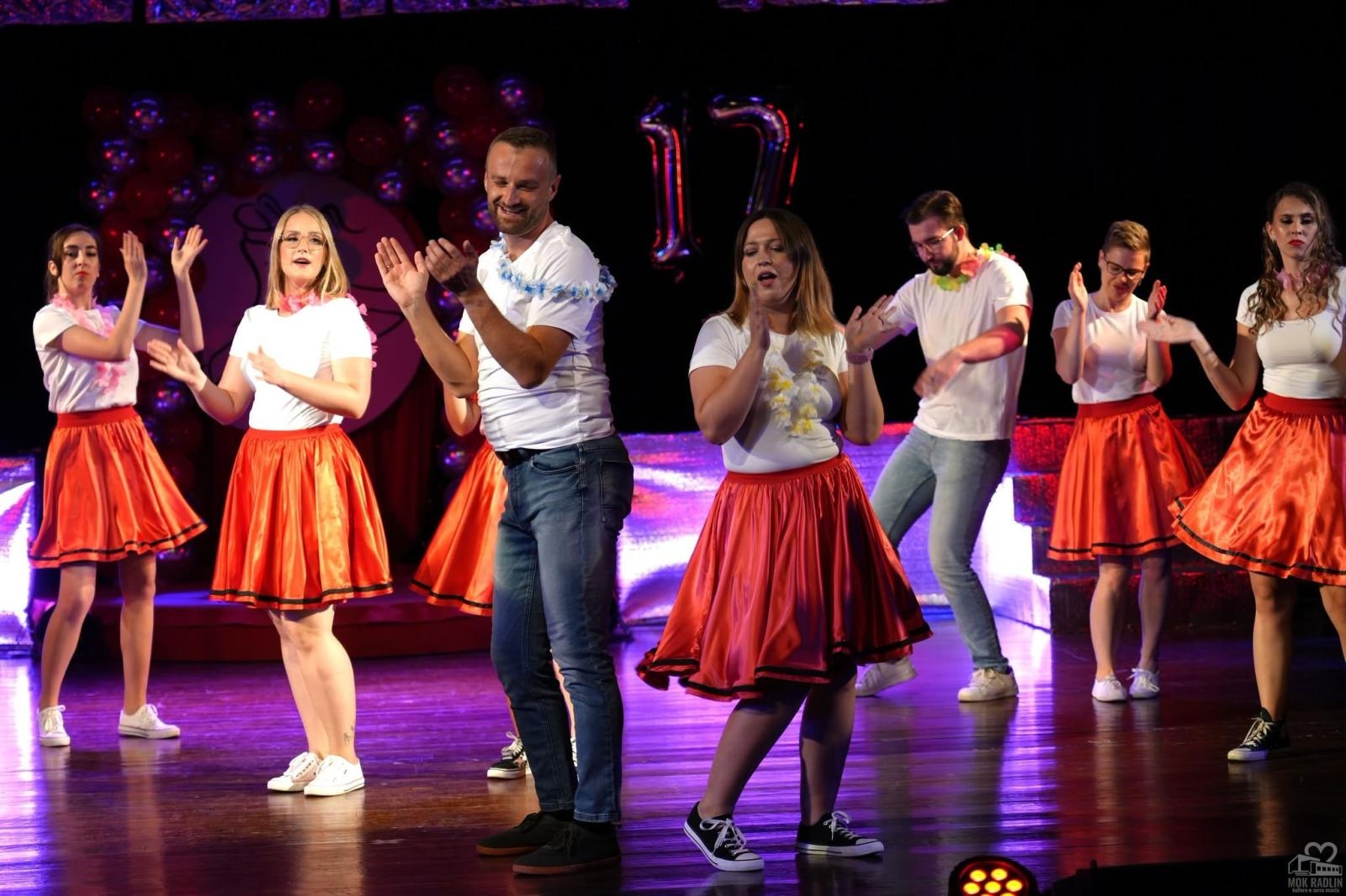 Zdjęcie w galerii na portalu naszwodzislaw.com: Taneczna rywalizacja charytatywna w Radlinie zakończona. Nagroda Grand Prix trafiła do Sary i Oliwiera [FOTO] wiadomości z regionu