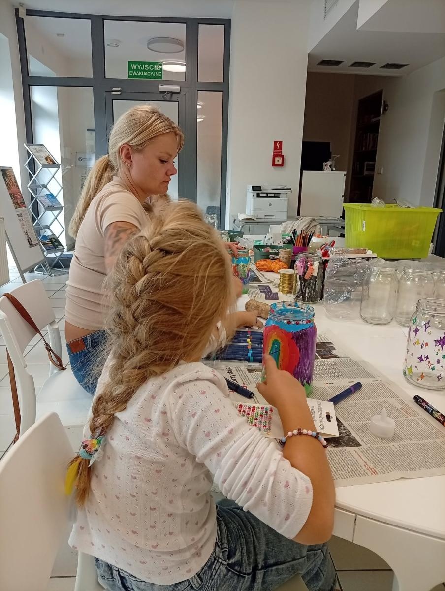 Zdjęcie w galerii na portalu naszwodzislaw.com: Jesienny blask na wodzisławskim Rynku. W SPLOCIE powstały wyjątkowe lampiony wiadomości z regionu