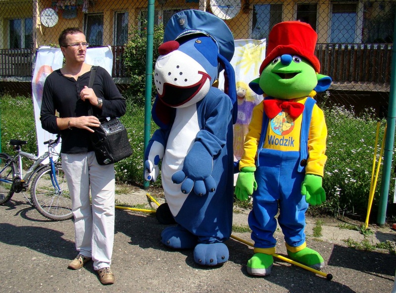 Zdjęcie w galerii na portalu naszwodzislaw.com: Sznupek i Toro z wizytą na Maju wiadomości z regionu