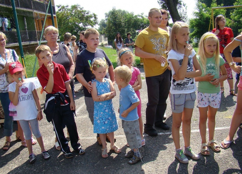 Zdjęcie w galerii na portalu naszwodzislaw.com: Sznupek i Toro z wizytą na Maju wiadomości z regionu