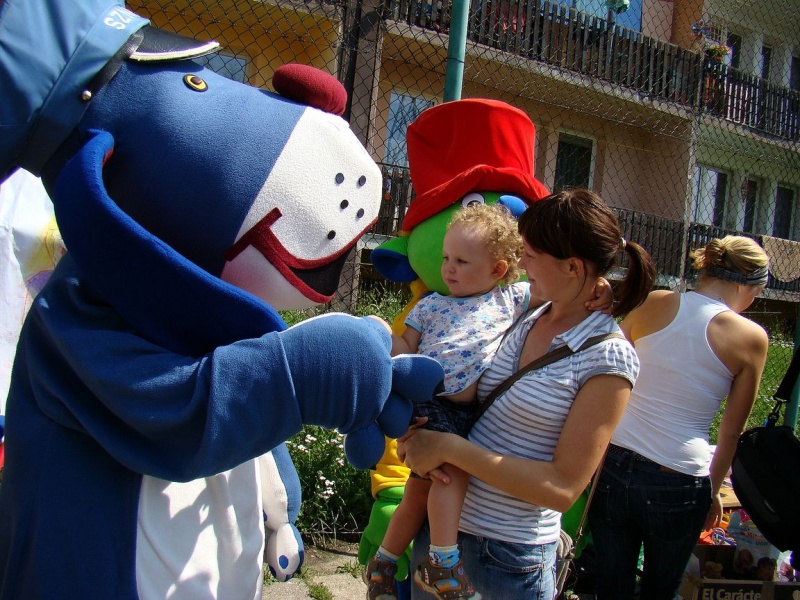 Zdjęcie w galerii na portalu naszwodzislaw.com: Sznupek i Toro z wizytą na Maju wiadomości z regionu