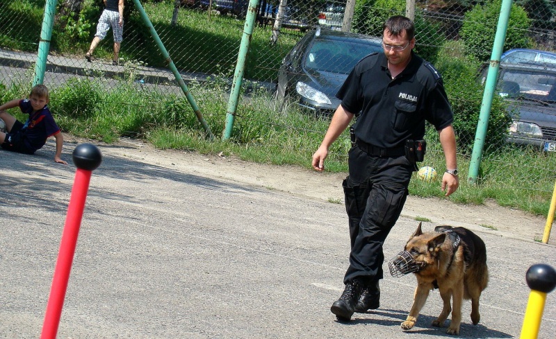 Zdjęcie w galerii na portalu naszwodzislaw.com: Sznupek i Toro z wizytą na Maju wiadomości z regionu