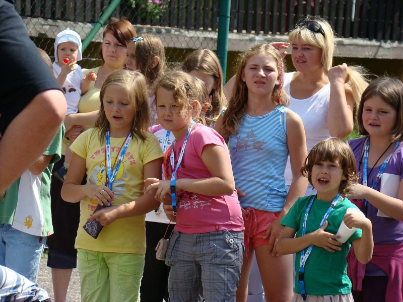 Zdjęcie w galerii na portalu naszwodzislaw.com: Sznupek i Toro z wizytą na Maju wiadomości z regionu