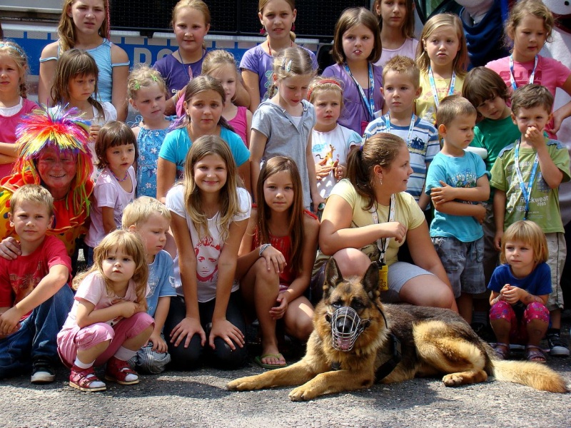 Zdjęcie w galerii na portalu naszwodzislaw.com: Sznupek i Toro z wizytą na Maju wiadomości z regionu