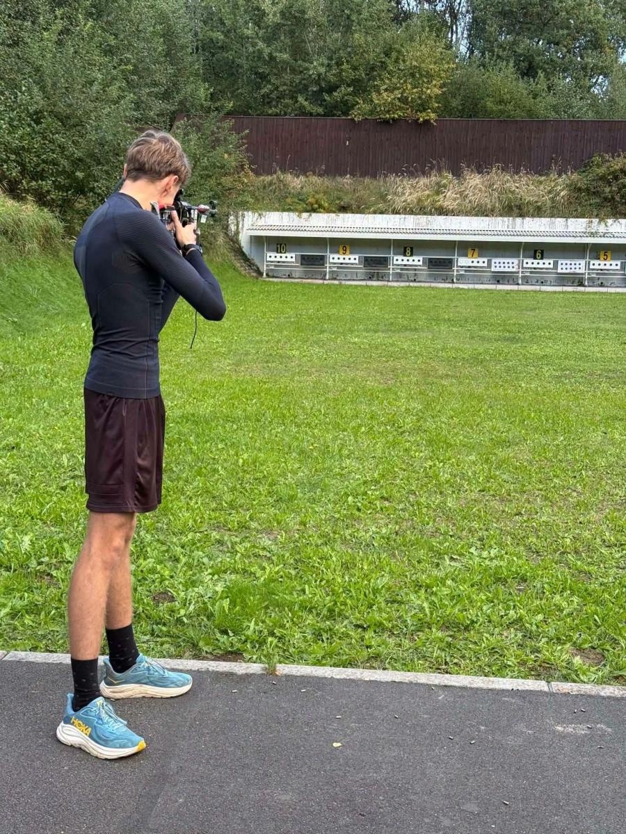 Zdjęcie w galerii na portalu naszwodzislaw.com: Biathlon od kuchni. Mieszkańcy mogli spróbować swoich sił na strzelnicy MOSiR Centrum wiadomości z regionu