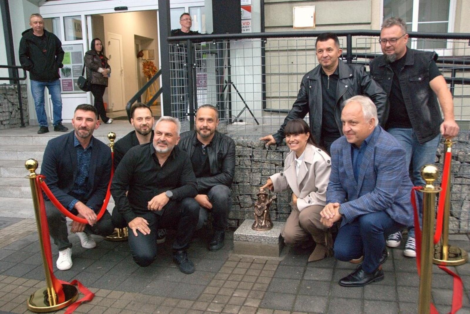 Zdjęcie w galerii na portalu naszwodzislaw.com: Pszów ma swojego Utopka. Łezek to wyjątkowy prezent dla zespołu Łzy wiadomości z regionu