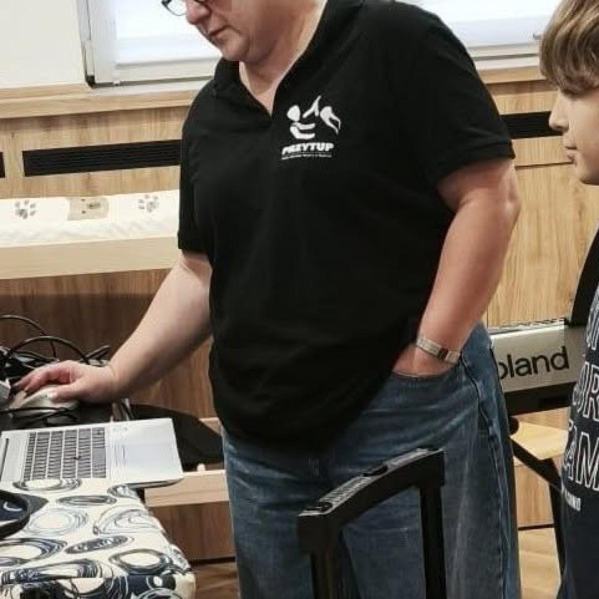 Zdjęcie w galerii na portalu naszwodzislaw.com: Tu nie brakuje energii i pasji. PRZYTUP zaprasza na artystyczną przygodę wiadomości z regionu