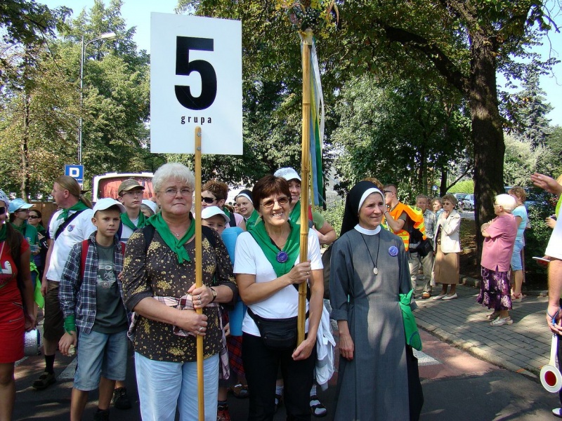 Zdjęcie w galerii na portalu naszwodzislaw.com: Turkusowi i zieloni na pątniczym szlaku wiadomości z regionu