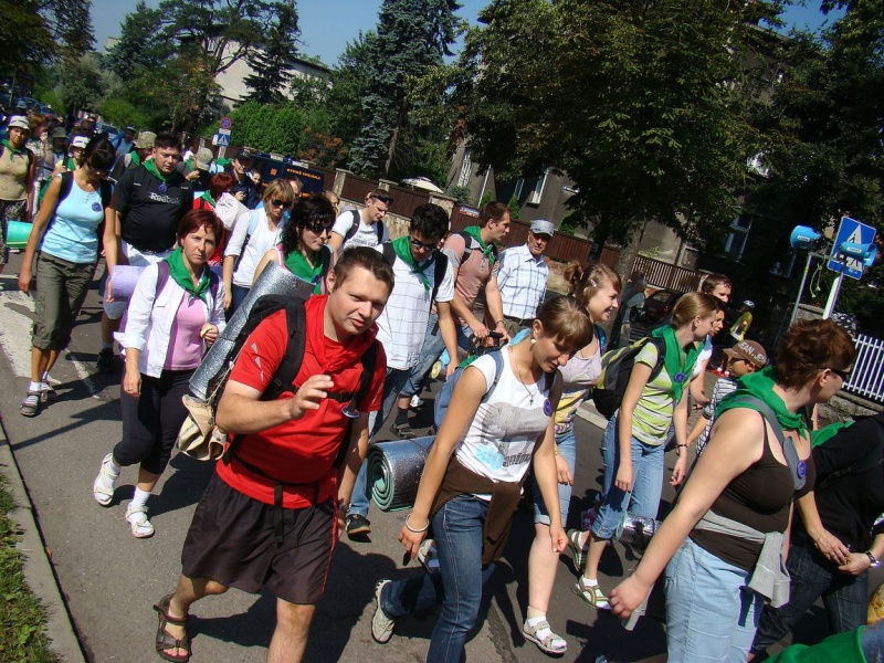 Zdjęcie w galerii na portalu naszwodzislaw.com: Turkusowi i zieloni na pątniczym szlaku wiadomości z regionu