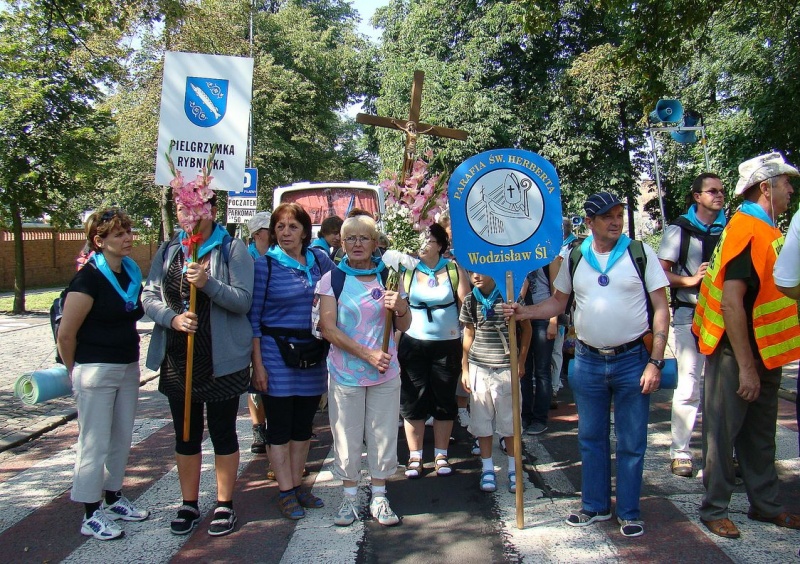 Zdjęcie w galerii na portalu naszwodzislaw.com: Turkusowi i zieloni na pątniczym szlaku wiadomości z regionu