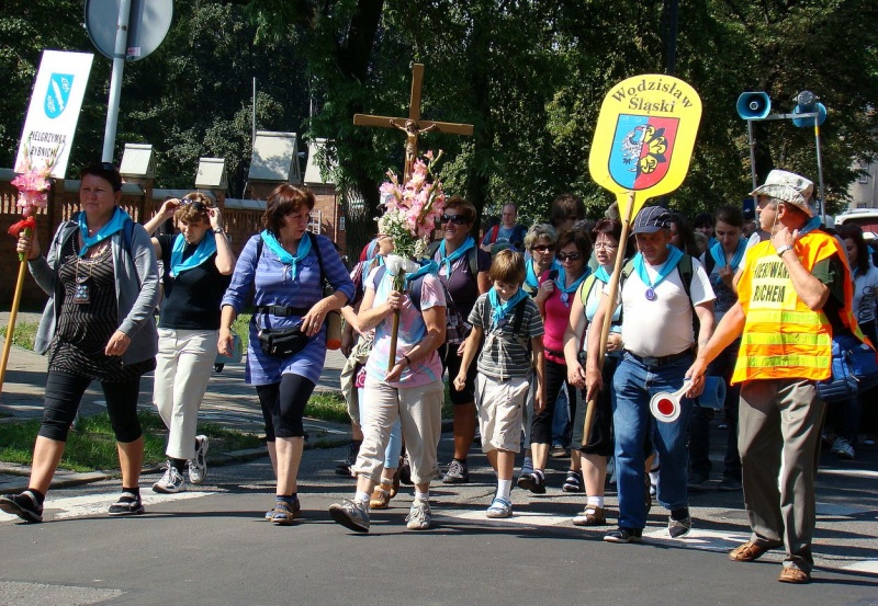 Zdjęcie w galerii na portalu naszwodzislaw.com: Turkusowi i zieloni na pątniczym szlaku wiadomości z regionu