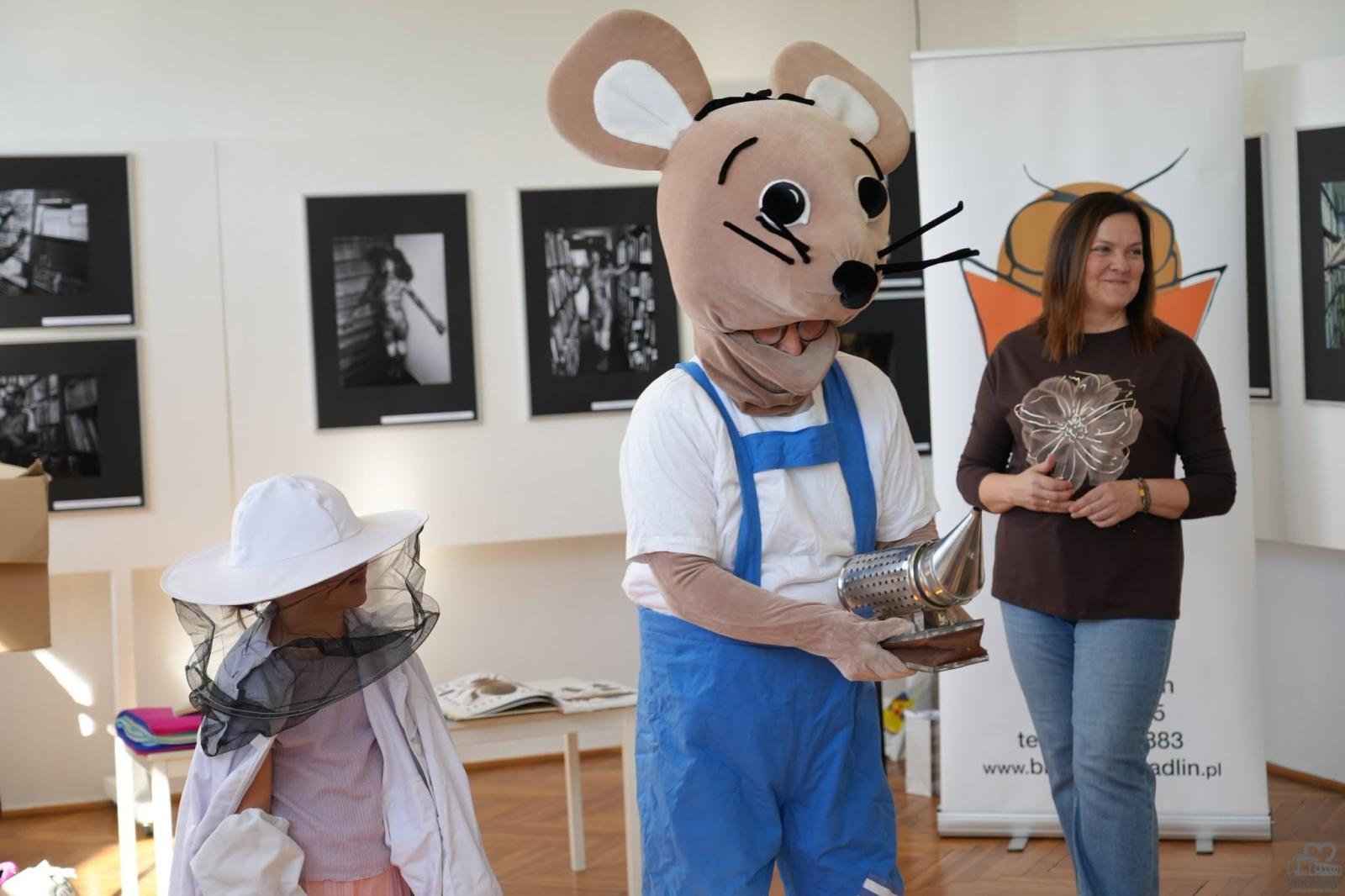 Zdjęcie w galerii na portalu naszwodzislaw.com: Mądra Mysz, pszczoły i głośne czytanie. Wyjątkowe spotkanie w Radlinie wiadomości z regionu