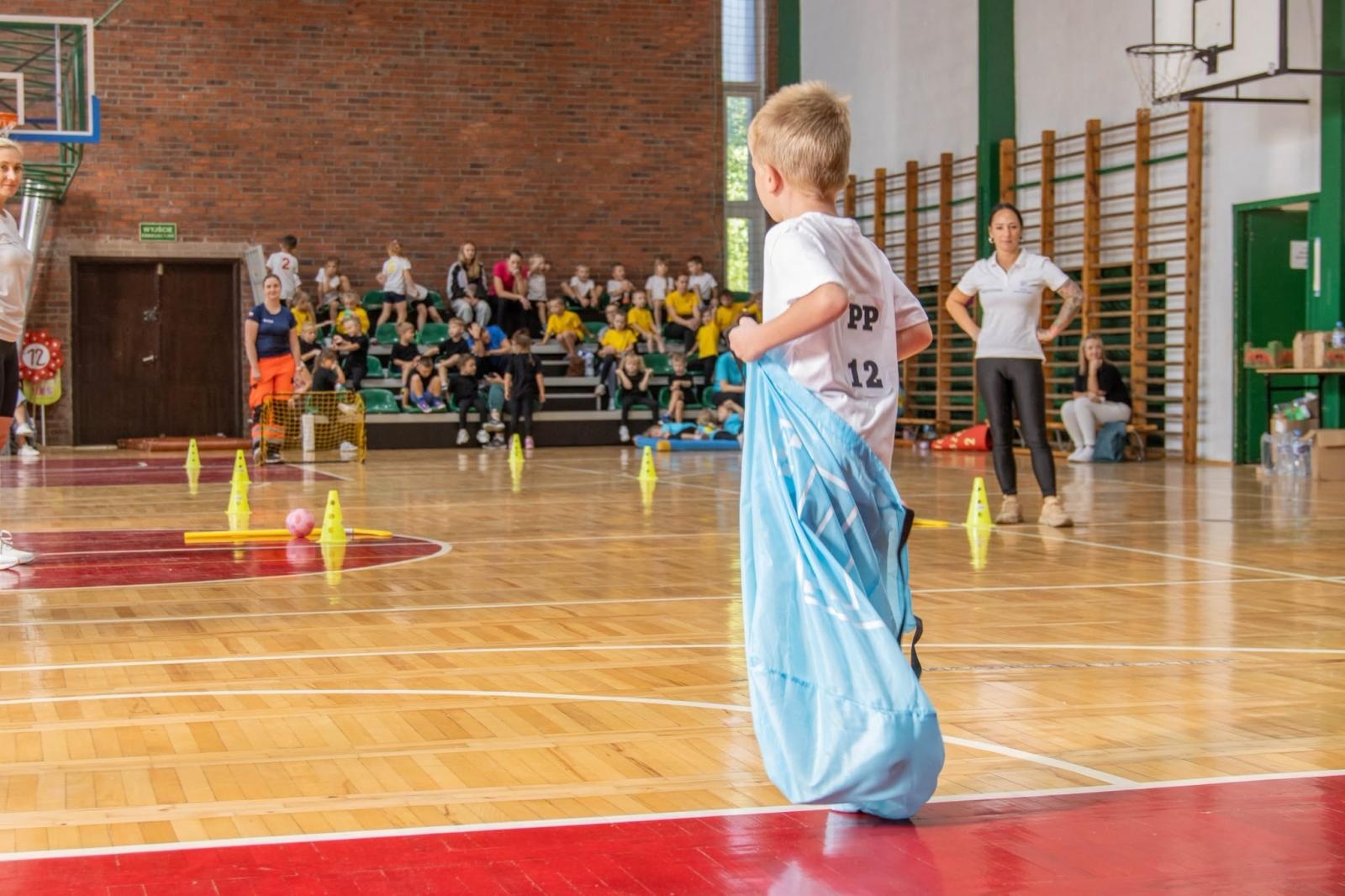 Zdjęcie w galerii na portalu naszwodzislaw.com: Małe dzieci, wielkie sportowe emocje. Za nami Olimpiada Aktywne wodzisławskie przedszkolaki wiadomości z regionu