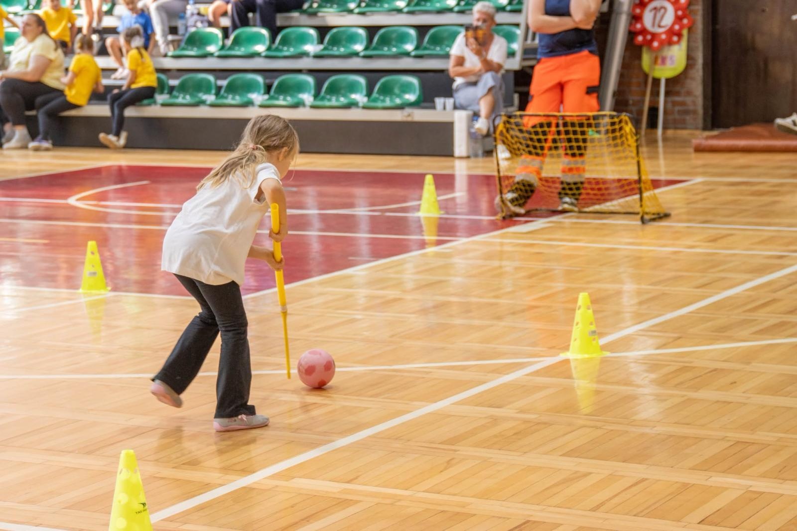 Zdjęcie w galerii na portalu naszwodzislaw.com: Małe dzieci, wielkie sportowe emocje. Za nami Olimpiada Aktywne wodzisławskie przedszkolaki wiadomości z regionu