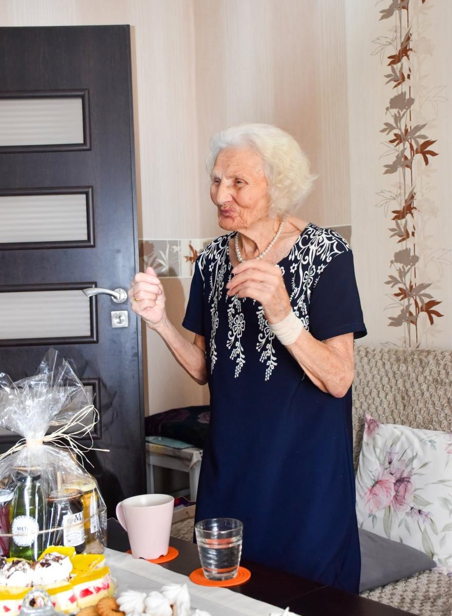 Zdjęcie w galerii na portalu naszwodzislaw.com: Pani Jadwiga skończyła 90 lat. Wciąż kocha muzykę, taniec i Jaka to melodia? wiadomości z regionu