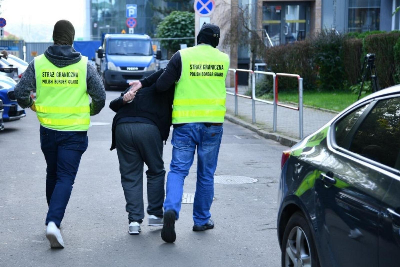 Zdjęcie w galerii na portalu naszwodzislaw.com: Zorganizowana grupa przestępcza zajmująca się nielegalną legalizacją pobytu cudzoziemców wiadomości z regionu