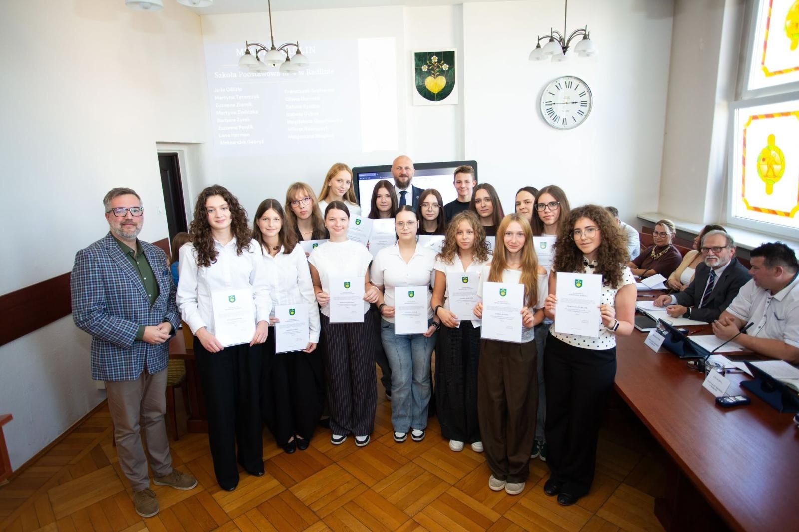 Zdjęcie w galerii na portalu naszwodzislaw.com: 46 uczniów z Radlina otrzymało stypendia. Doceniono wyniki w nauce i sporcie wiadomości z regionu