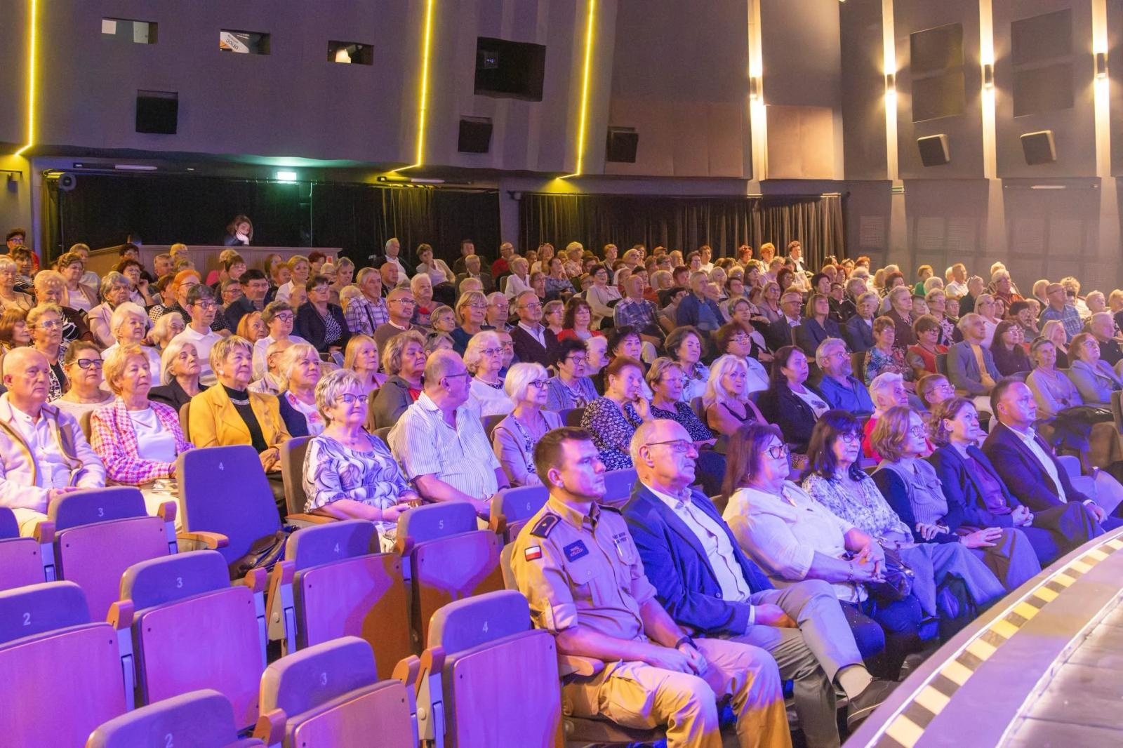 Zdjęcie w galerii na portalu naszwodzislaw.com: Wodzisławski Dzień Seniora za nami. Było tanecznie, ciekawie i z dużą dawką humoru wiadomości z regionu