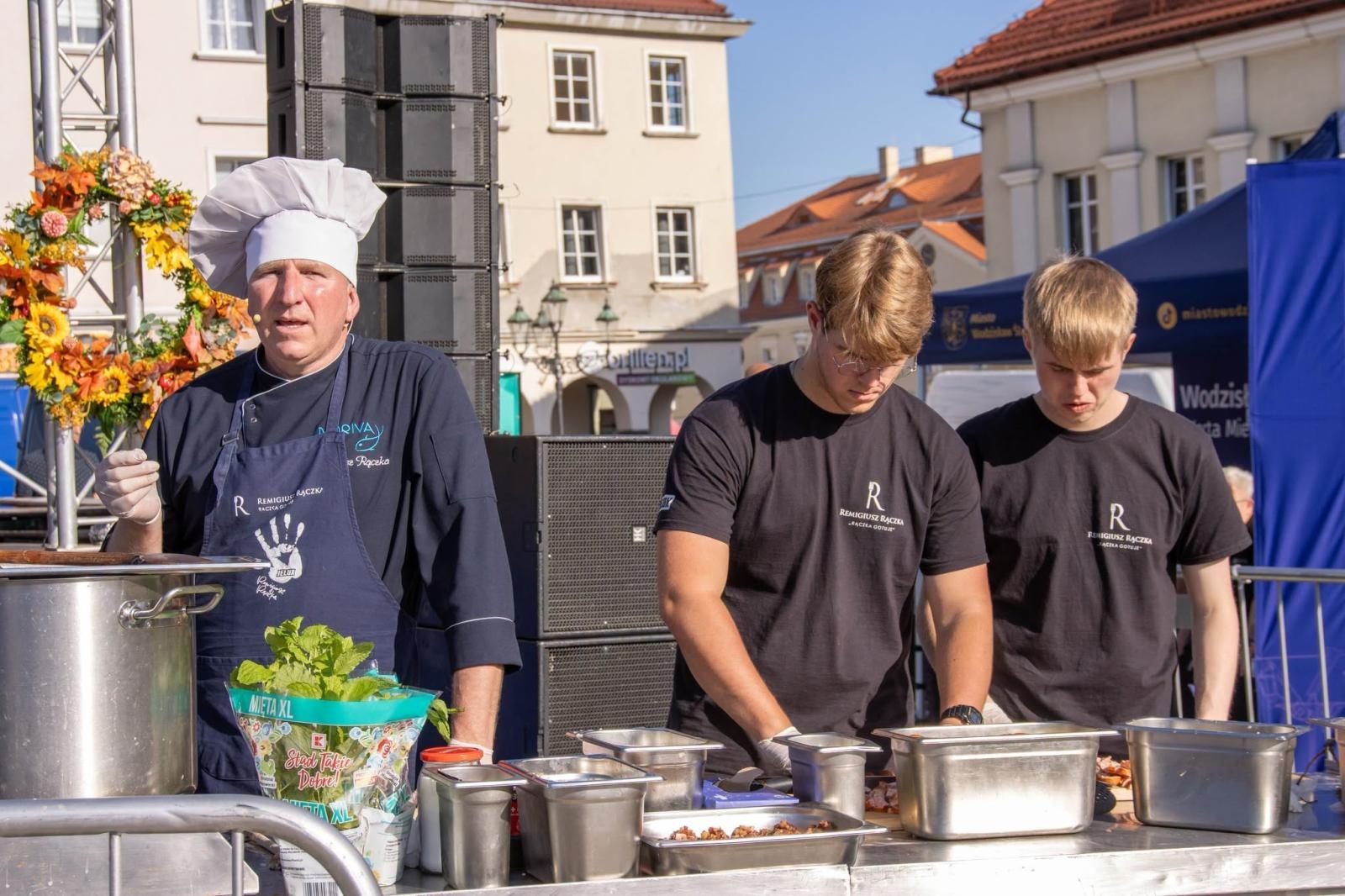 Zdjęcie w galerii na portalu naszwodzislaw.com: Jesień zawitała na wodzisławski Rynek. DzieJesie(ń) Festiwal przyciągnął tłumy [FOTO] wiadomości z regionu