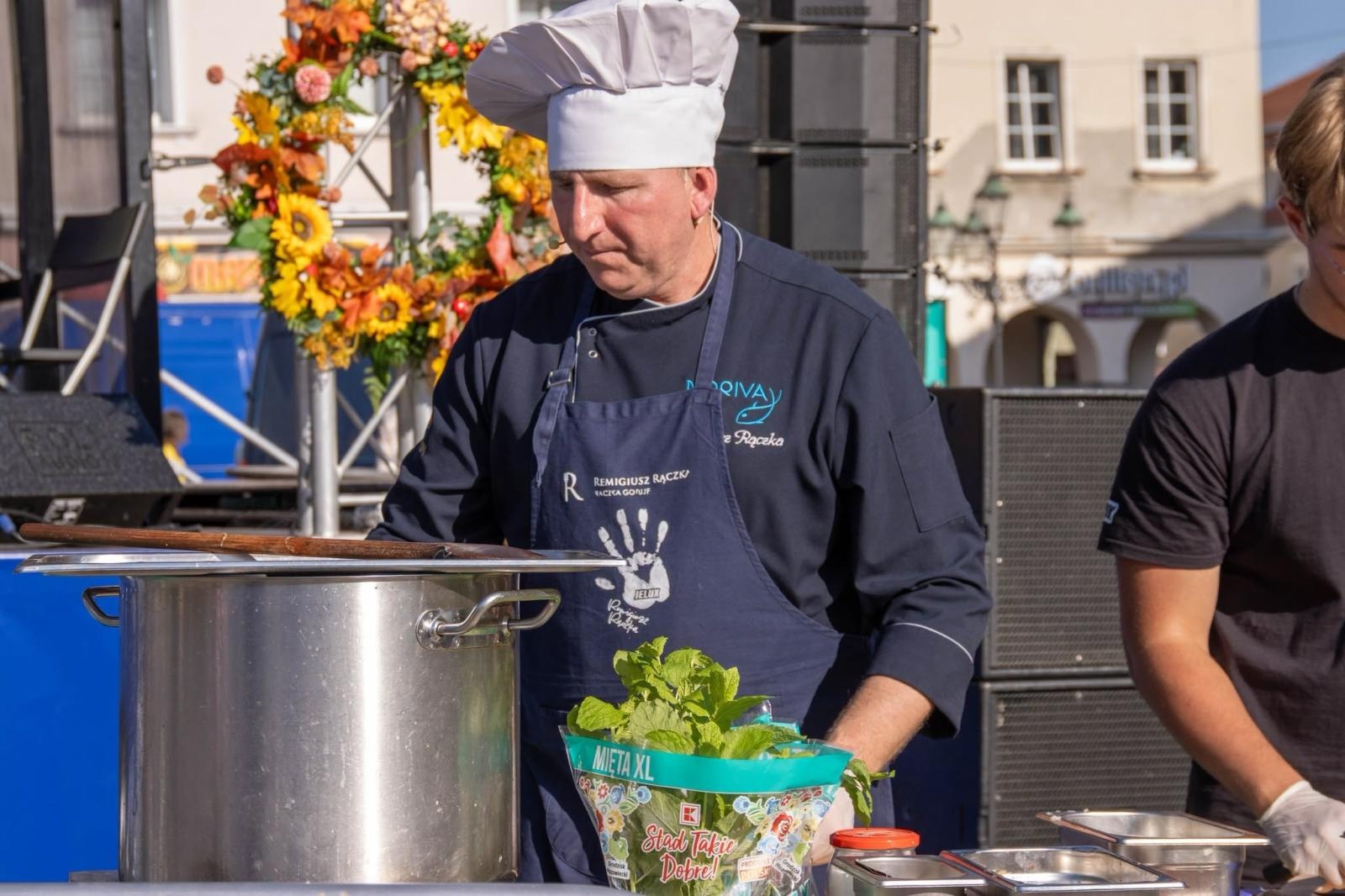 Zdjęcie w galerii na portalu naszwodzislaw.com: Jesień zawitała na wodzisławski Rynek. DzieJesie(ń) Festiwal przyciągnął tłumy [FOTO] wiadomości z regionu