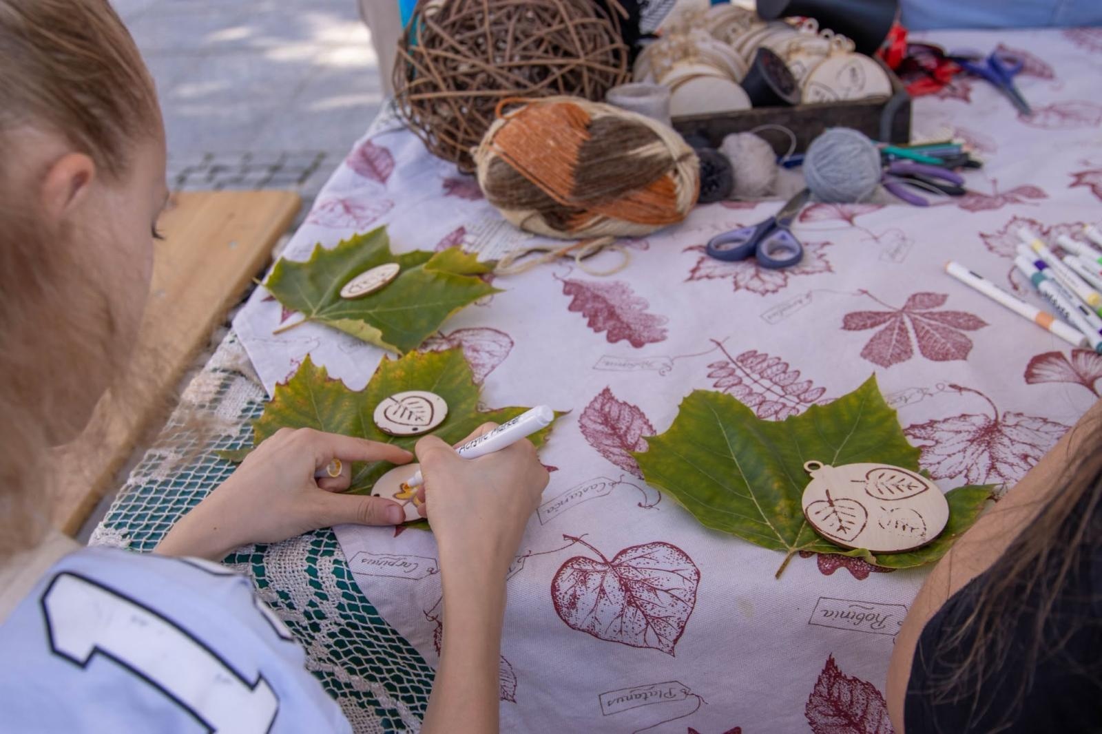 Zdjęcie w galerii na portalu naszwodzislaw.com: Jesień zawitała na wodzisławski Rynek. DzieJesie(ń) Festiwal przyciągnął tłumy [FOTO] wiadomości z regionu