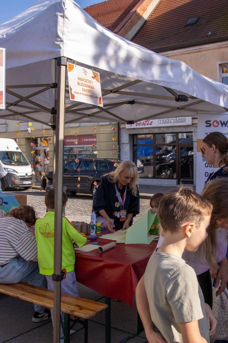 Zdjęcie w galerii na portalu naszwodzislaw.com: Jesień zawitała na wodzisławski Rynek. DzieJesie(ń) Festiwal przyciągnął tłumy [FOTO] wiadomości z regionu
