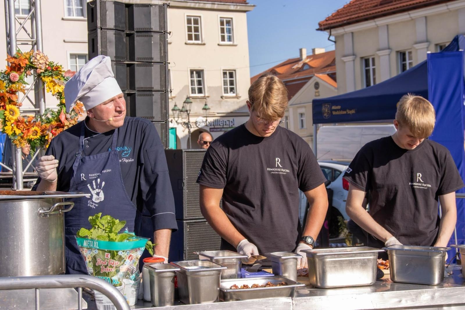 Zdjęcie w galerii na portalu naszwodzislaw.com: Jesień zawitała na wodzisławski Rynek. DzieJesie(ń) Festiwal przyciągnął tłumy [FOTO] wiadomości z regionu