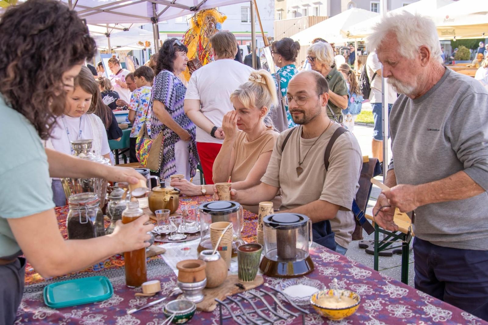 Zdjęcie w galerii na portalu naszwodzislaw.com: Jesień zawitała na wodzisławski Rynek. DzieJesie(ń) Festiwal przyciągnął tłumy [FOTO] wiadomości z regionu