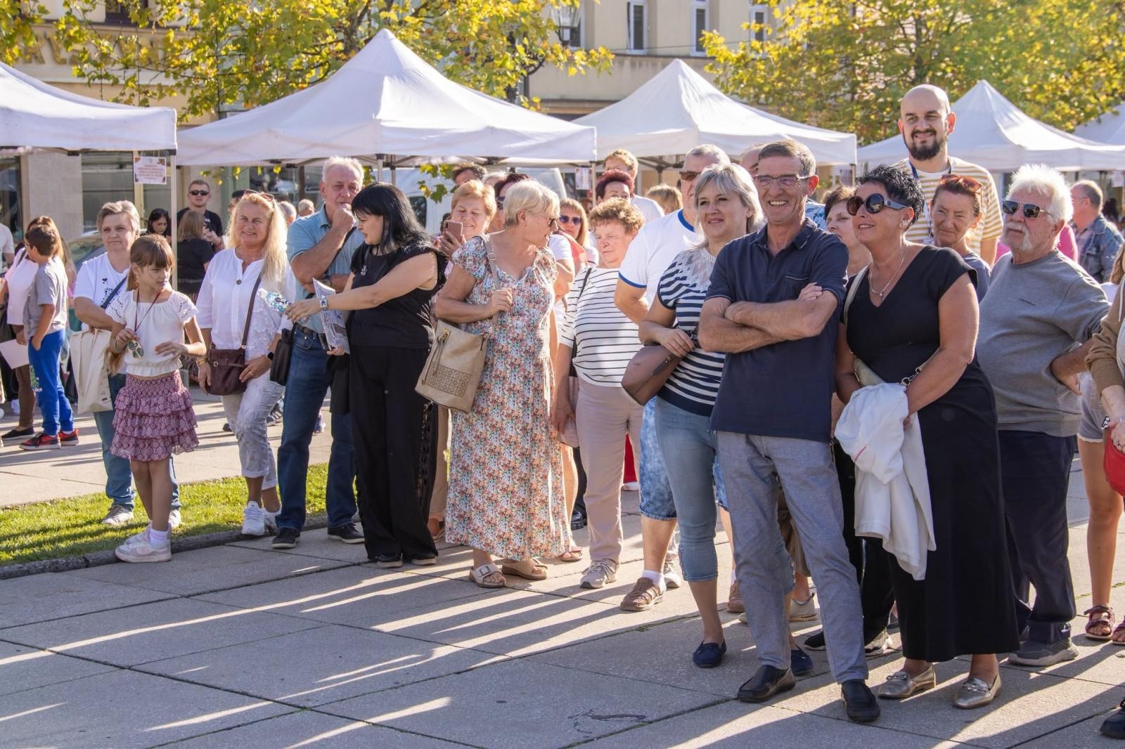 Zdjęcie w galerii na portalu naszwodzislaw.com: Jesień zawitała na wodzisławski Rynek. DzieJesie(ń) Festiwal przyciągnął tłumy [FOTO] wiadomości z regionu
