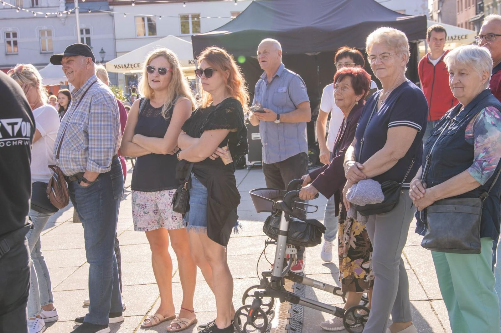 Zdjęcie w galerii na portalu naszwodzislaw.com: Jesień zawitała na wodzisławski Rynek. DzieJesie(ń) Festiwal przyciągnął tłumy [FOTO] wiadomości z regionu
