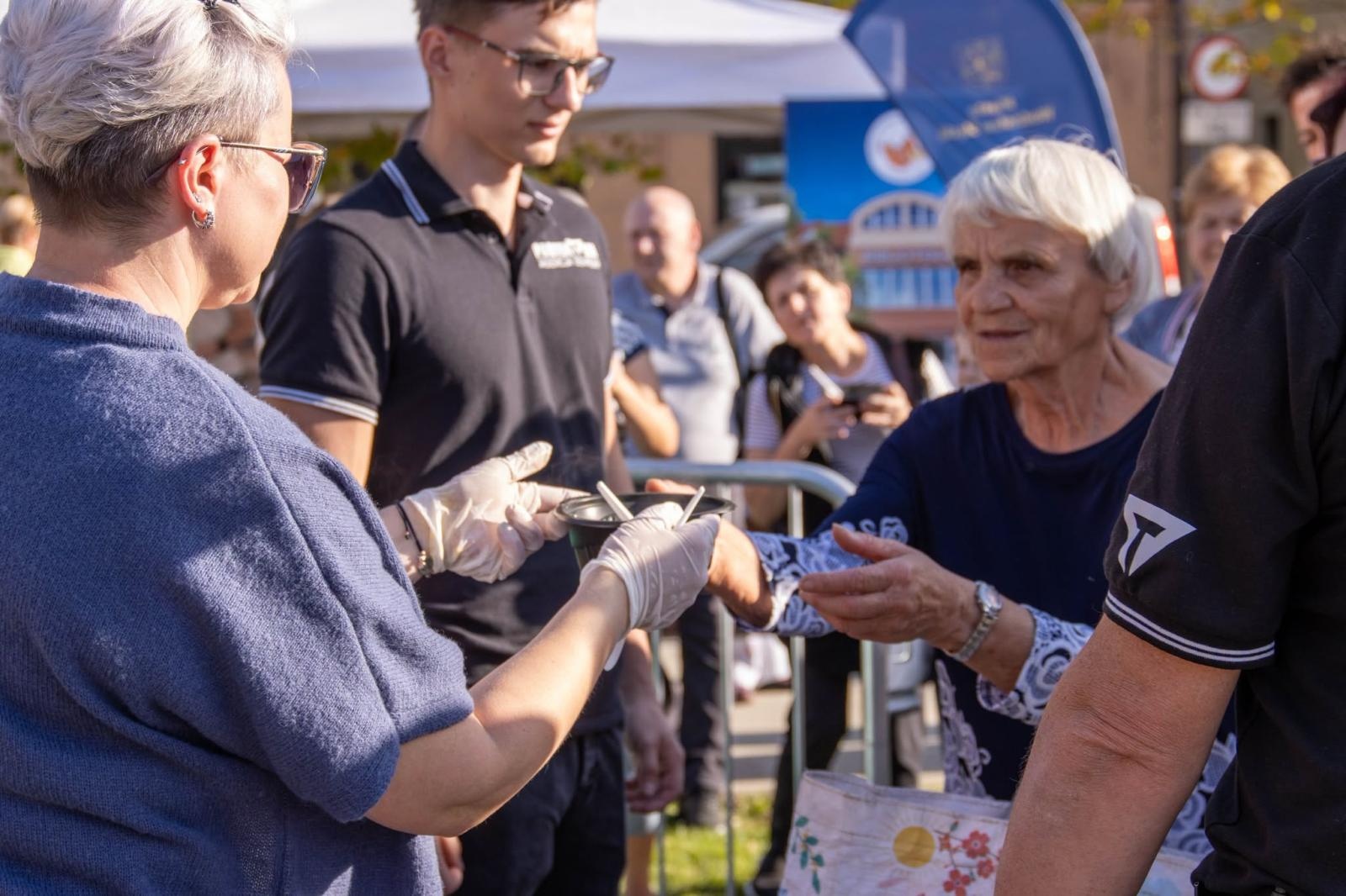 Zdjęcie w galerii na portalu naszwodzislaw.com: Jesień zawitała na wodzisławski Rynek. DzieJesie(ń) Festiwal przyciągnął tłumy [FOTO] wiadomości z regionu