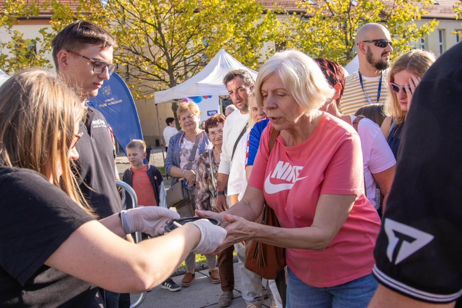 Zdjęcie w galerii na portalu naszwodzislaw.com: Jesień zawitała na wodzisławski Rynek. DzieJesie(ń) Festiwal przyciągnął tłumy [FOTO] wiadomości z regionu