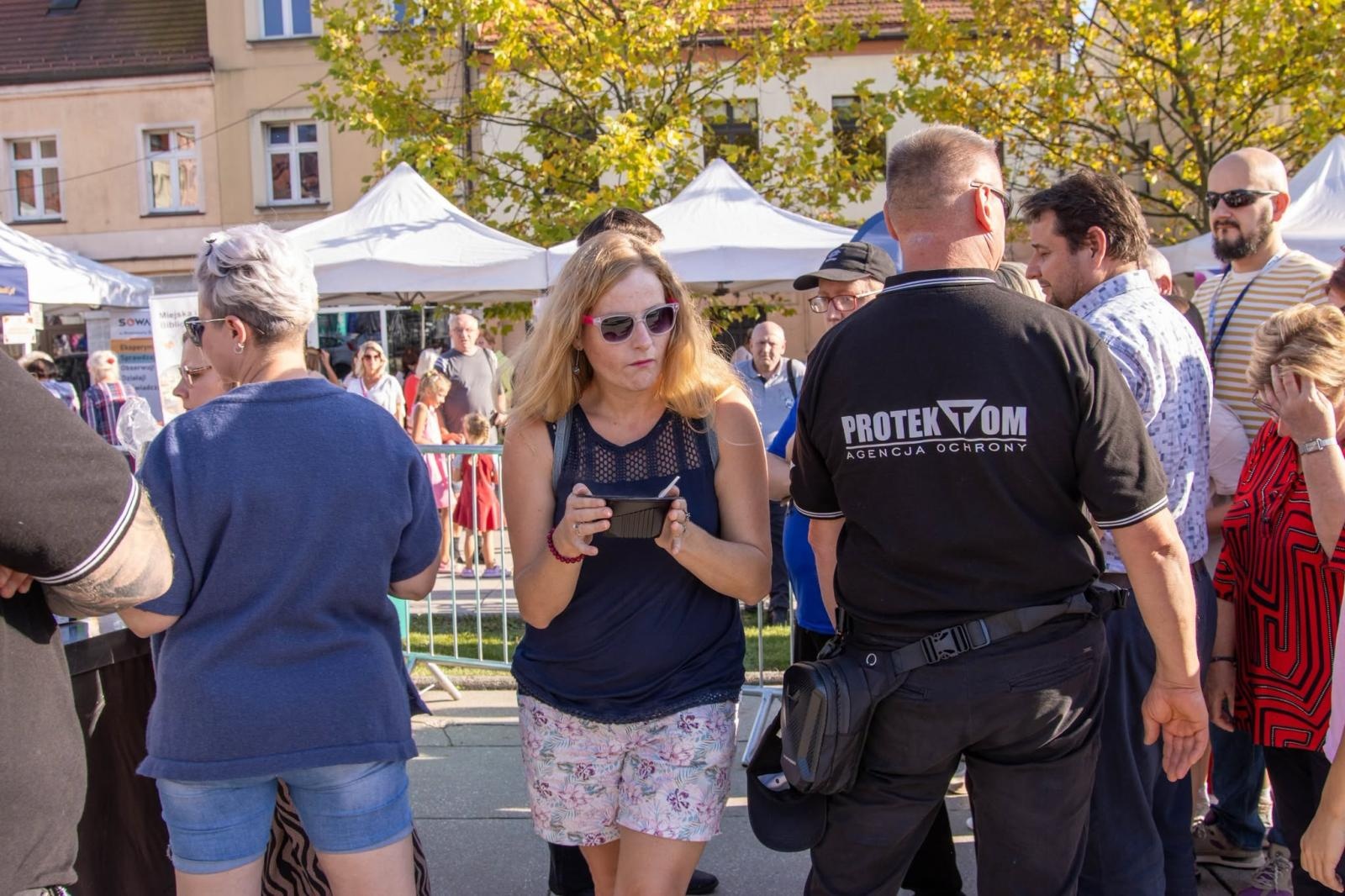 Zdjęcie w galerii na portalu naszwodzislaw.com: Jesień zawitała na wodzisławski Rynek. DzieJesie(ń) Festiwal przyciągnął tłumy [FOTO] wiadomości z regionu