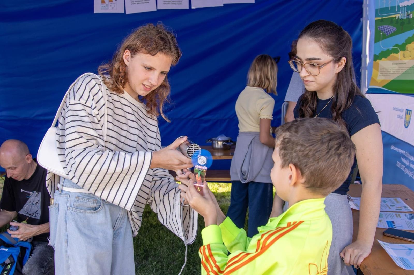Zdjęcie w galerii na portalu naszwodzislaw.com: Jesień zawitała na wodzisławski Rynek. DzieJesie(ń) Festiwal przyciągnął tłumy [FOTO] wiadomości z regionu