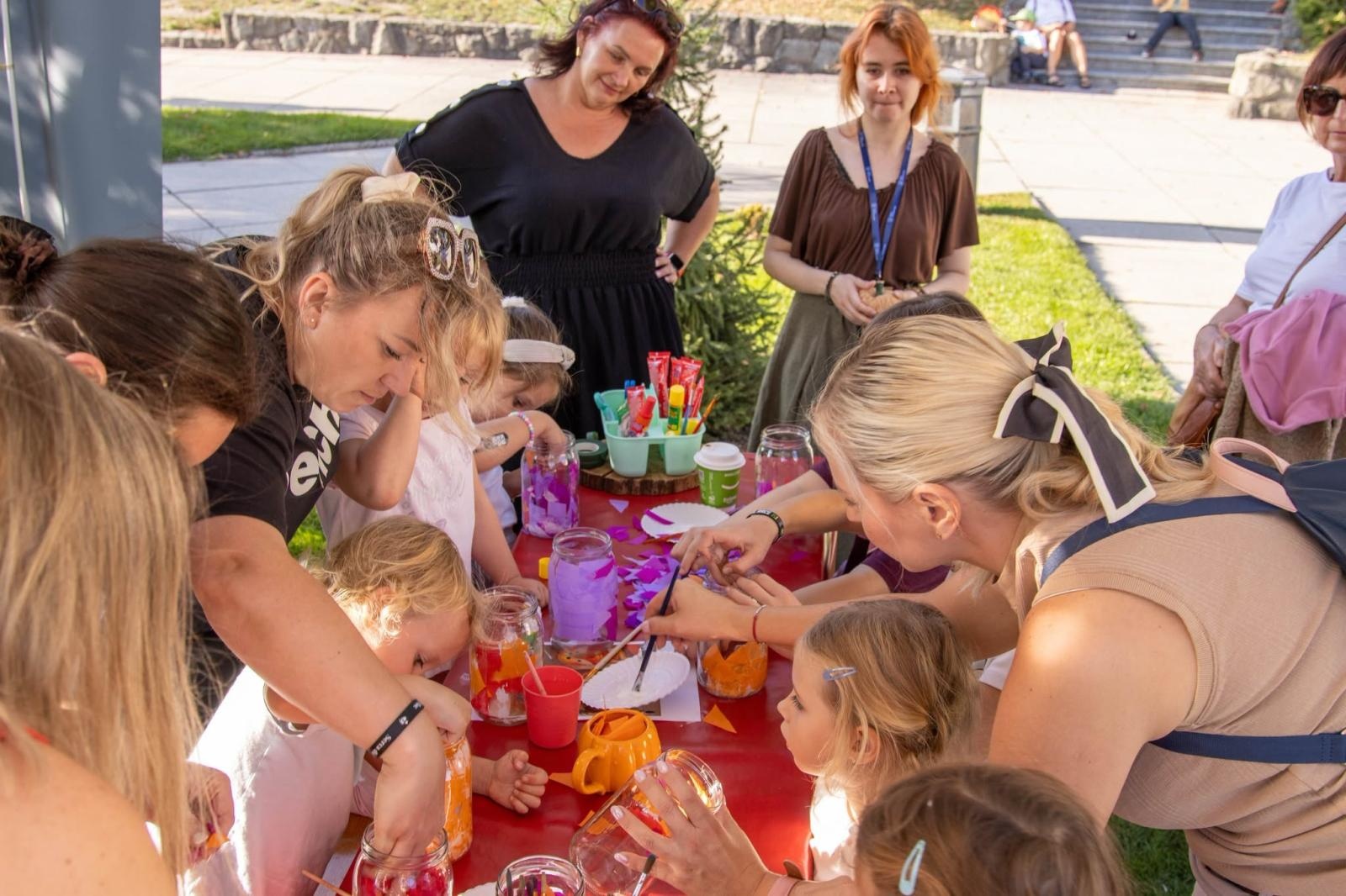 Zdjęcie w galerii na portalu naszwodzislaw.com: Jesień zawitała na wodzisławski Rynek. DzieJesie(ń) Festiwal przyciągnął tłumy [FOTO] wiadomości z regionu