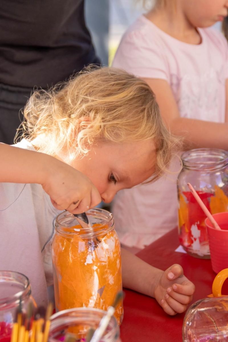 Zdjęcie w galerii na portalu naszwodzislaw.com: Jesień zawitała na wodzisławski Rynek. DzieJesie(ń) Festiwal przyciągnął tłumy [FOTO] wiadomości z regionu
