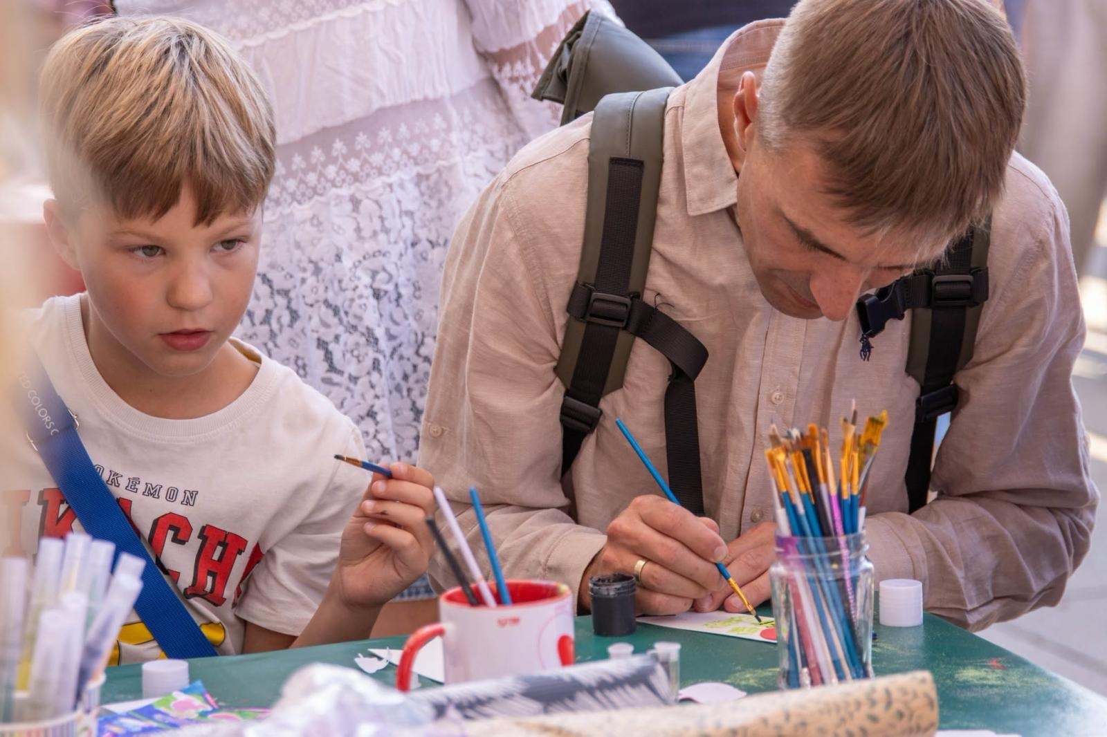 Zdjęcie w galerii na portalu naszwodzislaw.com: Jesień zawitała na wodzisławski Rynek. DzieJesie(ń) Festiwal przyciągnął tłumy [FOTO] wiadomości z regionu