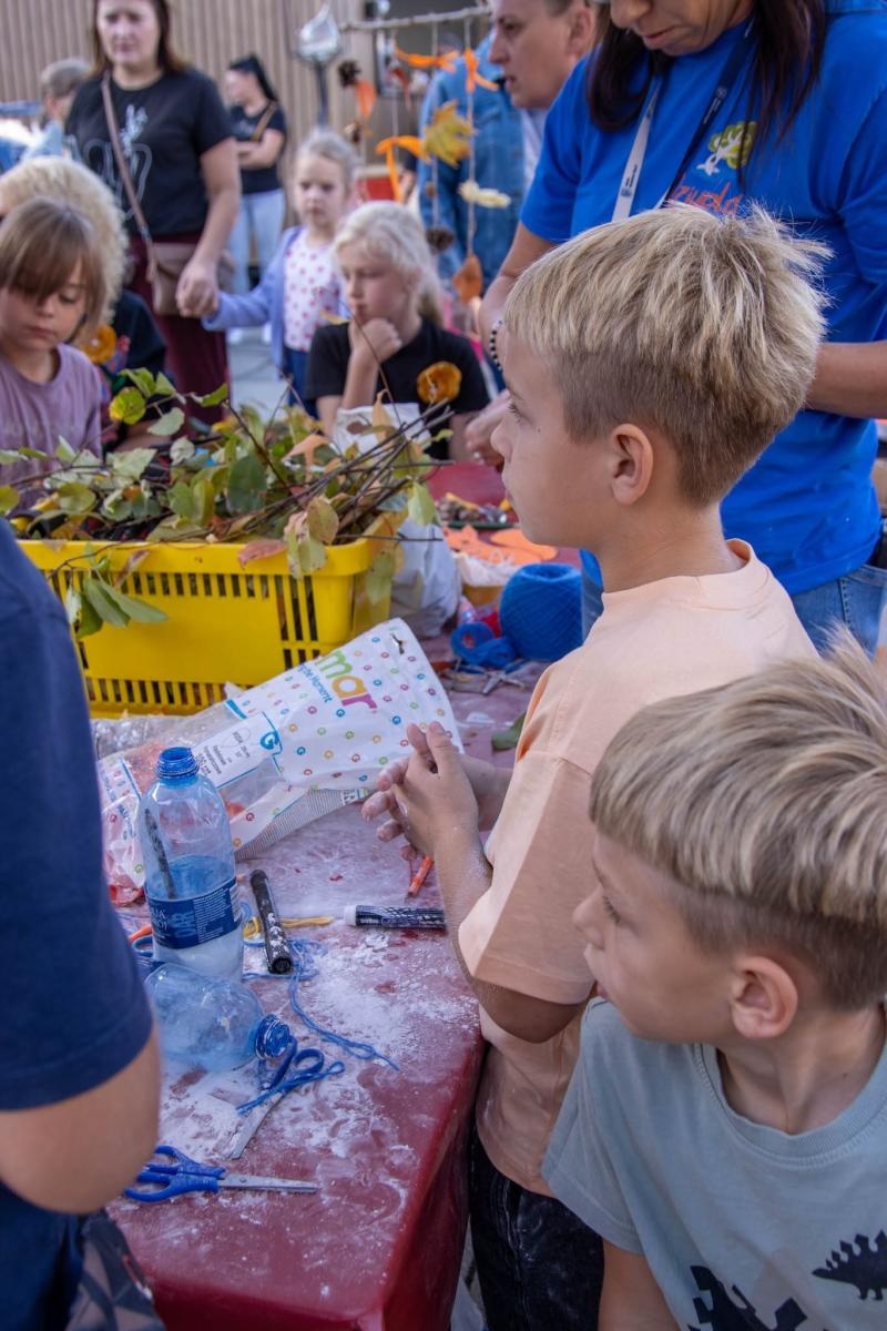 Zdjęcie w galerii na portalu naszwodzislaw.com: Jesień zawitała na wodzisławski Rynek. DzieJesie(ń) Festiwal przyciągnął tłumy [FOTO] wiadomości z regionu