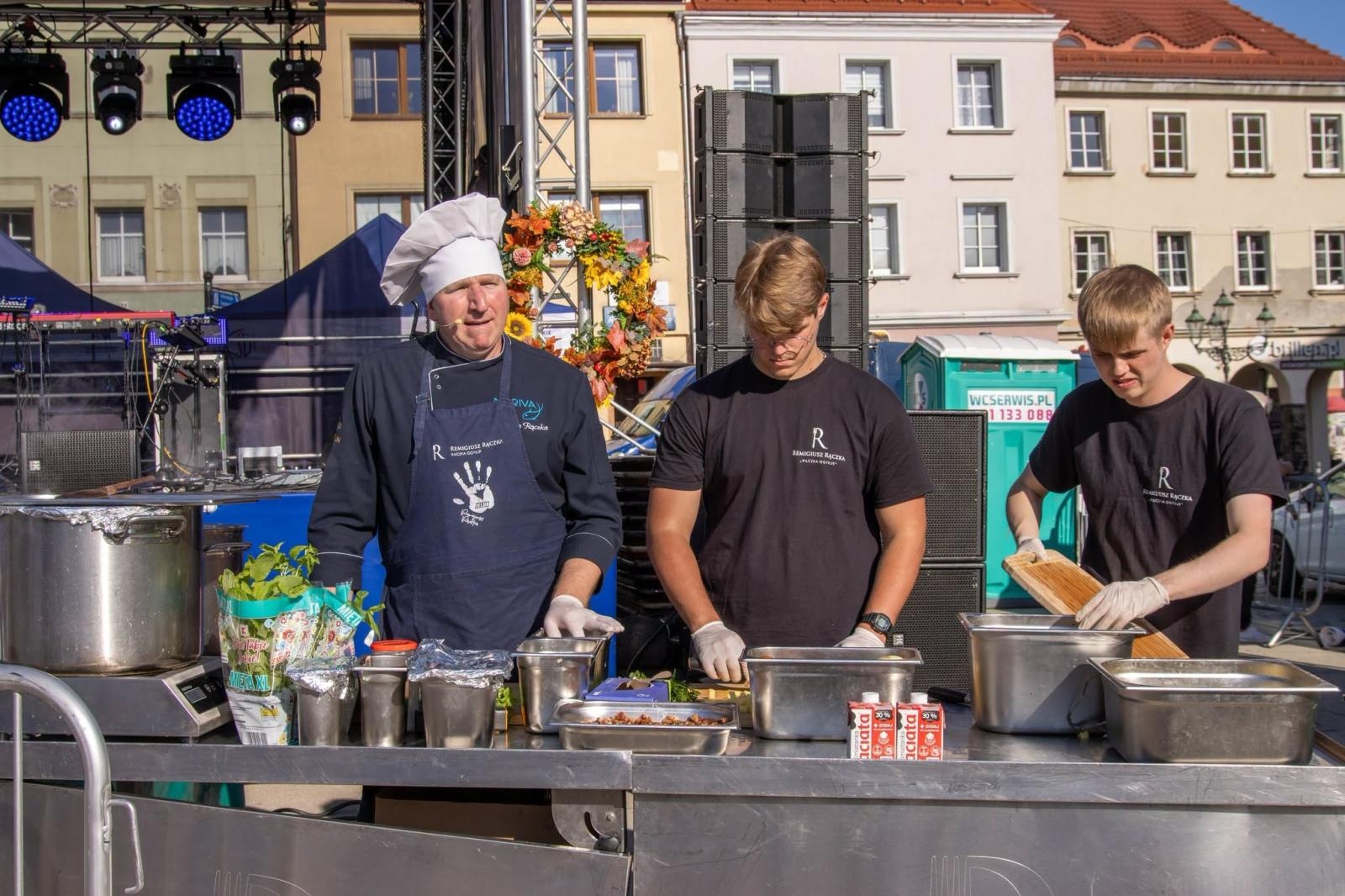Zdjęcie w galerii na portalu naszwodzislaw.com: Jesień zawitała na wodzisławski Rynek. DzieJesie(ń) Festiwal przyciągnął tłumy [FOTO] wiadomości z regionu