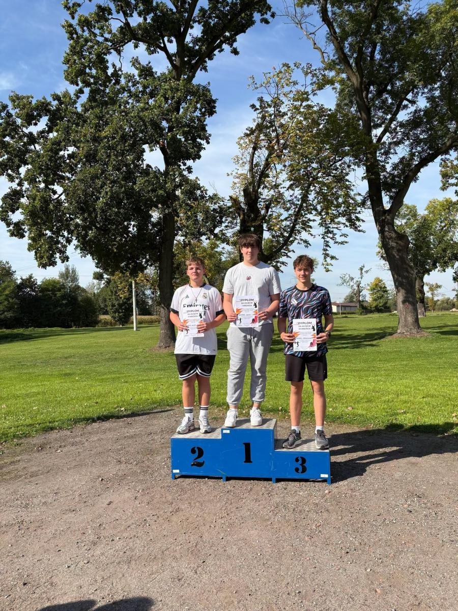 Zdjęcie w galerii na portalu naszwodzislaw.com: Sportowe emocje w gminie Godów. Młodzi lekkoatleci rywalizowali o mistrzowskie tytuły wiadomości z regionu